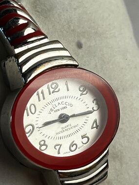 Vellaccio New York, Ladies Cuff bracelet watch New Battery